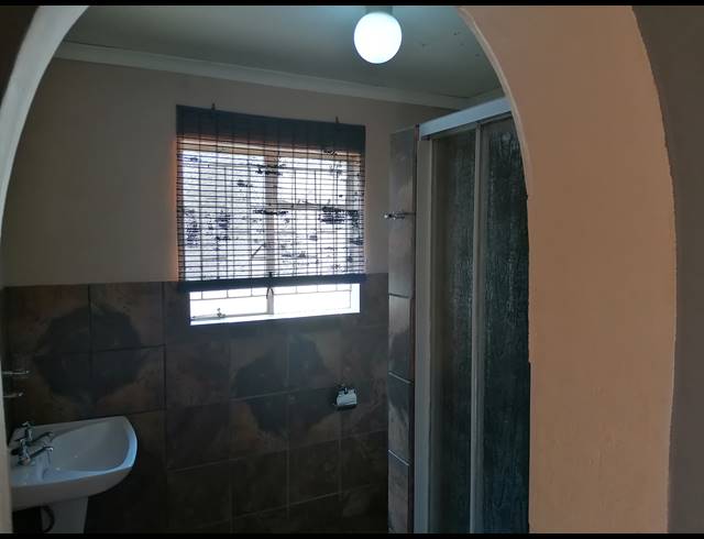 5 BEDROOM FREESTANDING FOR SALE IN STILFONTEIN EXT 4